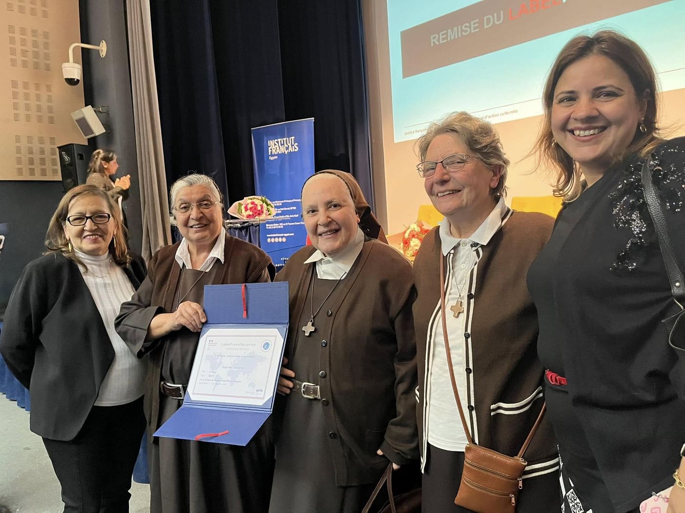 Sisters and delegates presenting the LabelFrancÉducation certificate